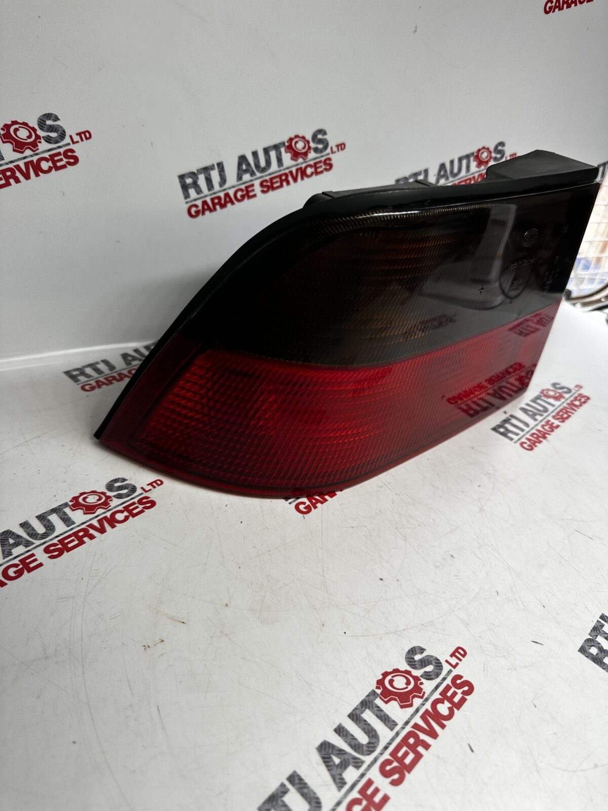 Saab 9000 CSE CS (92-98) Nearside Passenger Rear Tail Light