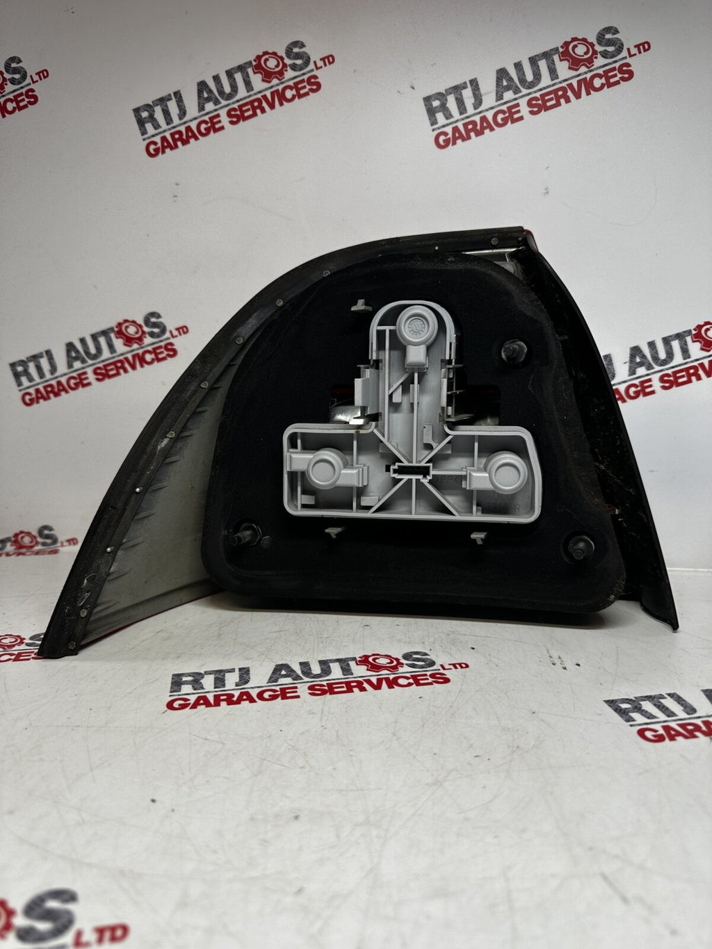 SAAB 95 9-5 2002 - 2005 Saloon Right Hand Rear Outer Tail Lamp Light 5142203