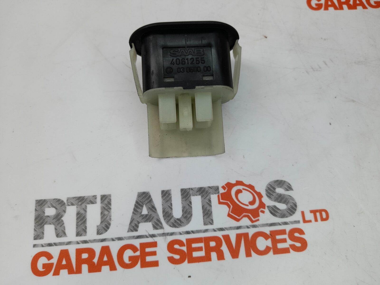 Saab 900 9000 (1994-1996) Boot Tailgate Release Switch 4061255