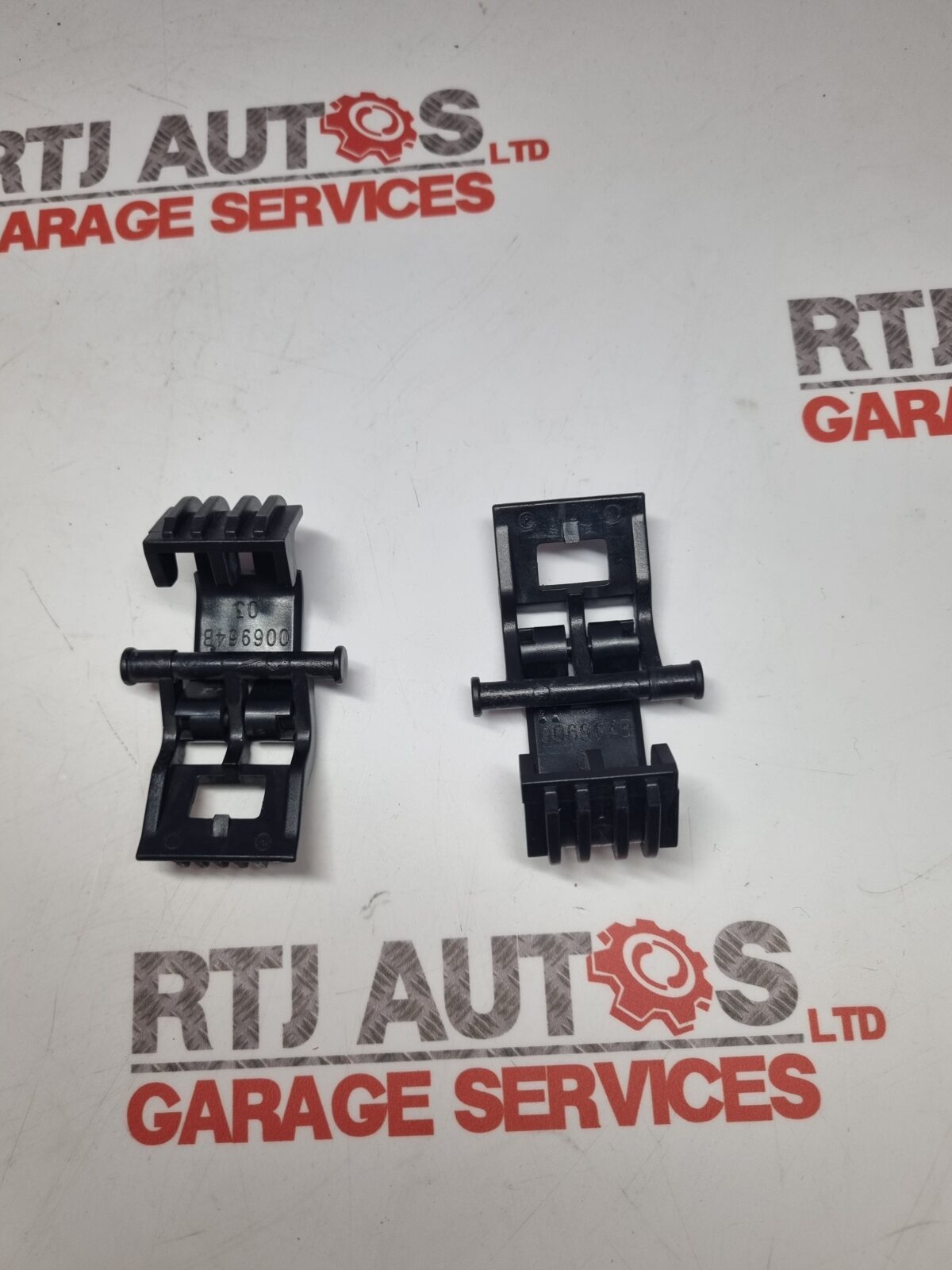 Saab 9-3 93 03-12 Cabin Pollen Filter Housing Clips (x2,pair)