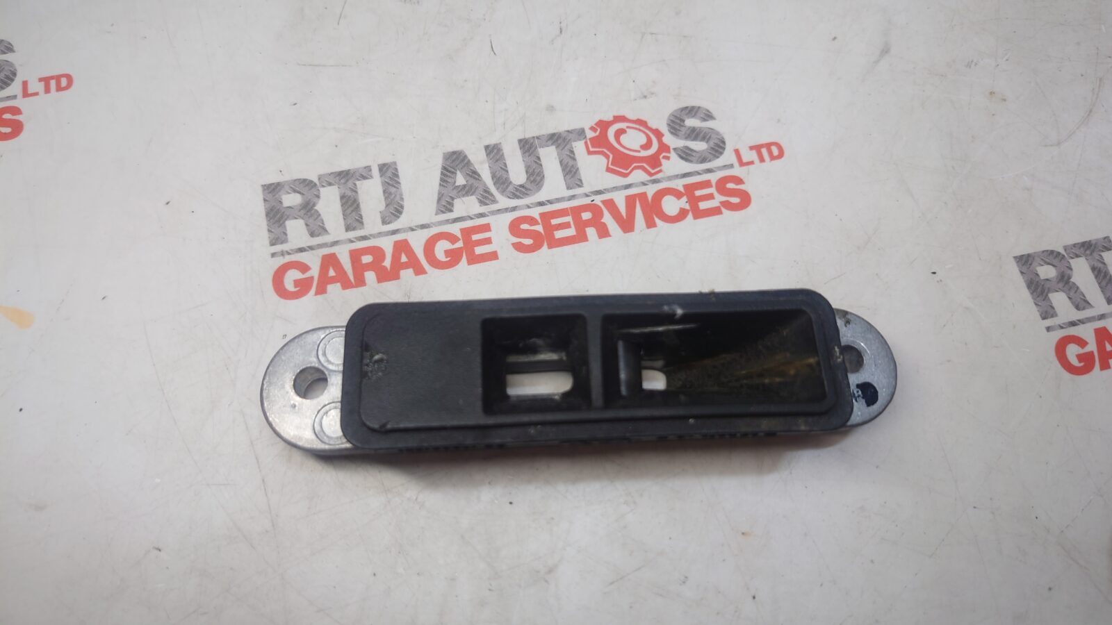 Saab 9-3 93 CV Convertible Roof Latch/Catch LH 12830221 / 122100501 RH 128300...