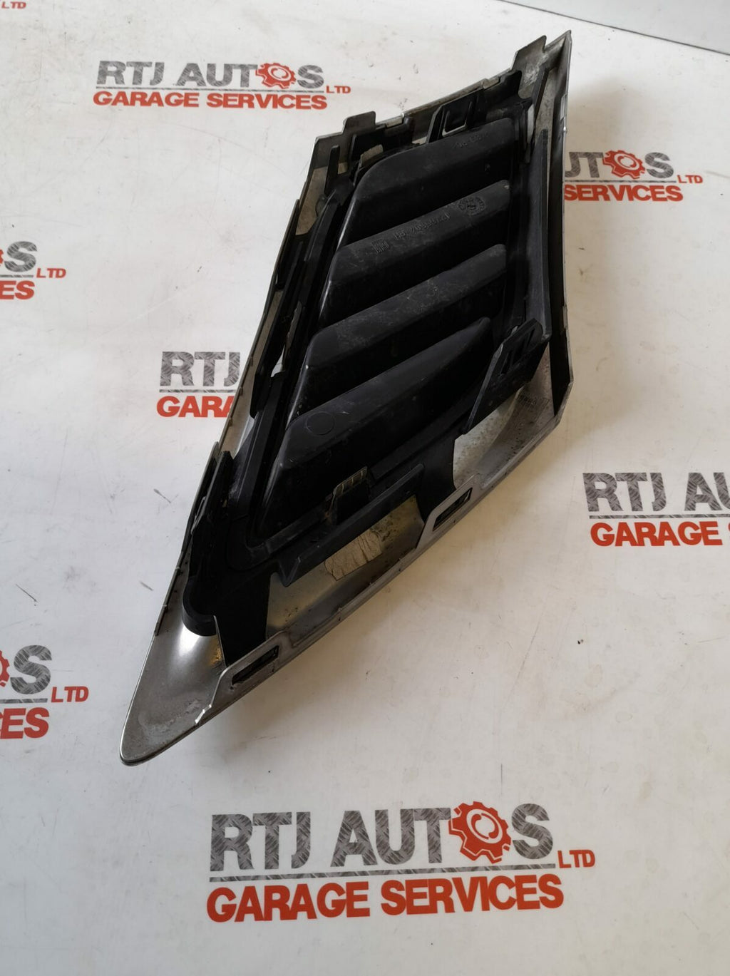 Saab 9-3 93 07-12 Driver Side Front Grille 12765504 12765506 12769755