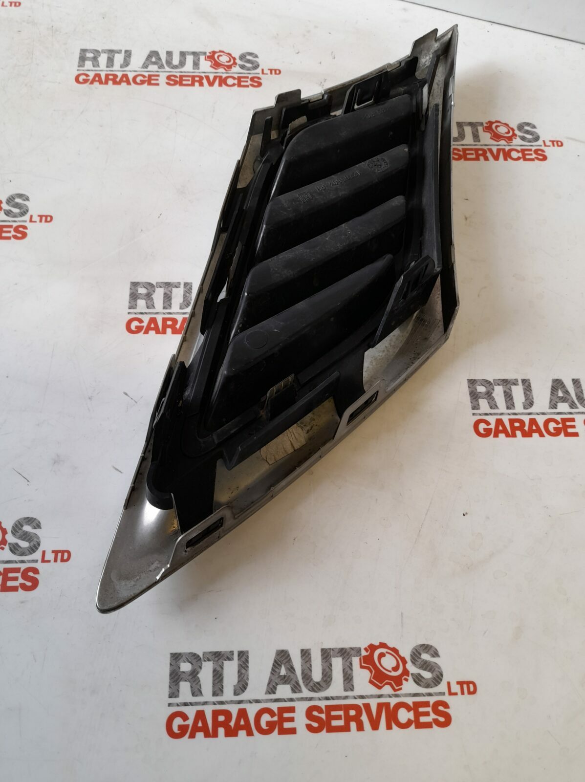 Saab 9-3 93 07-12 Driver Side Front Grille 12765504 12765506 12769755