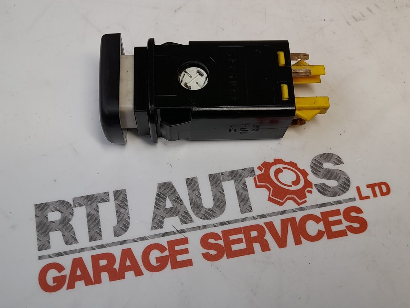 Saab 900 (1994-1998) 9-3 (1998-2003) Heated Seat Switch 4409249