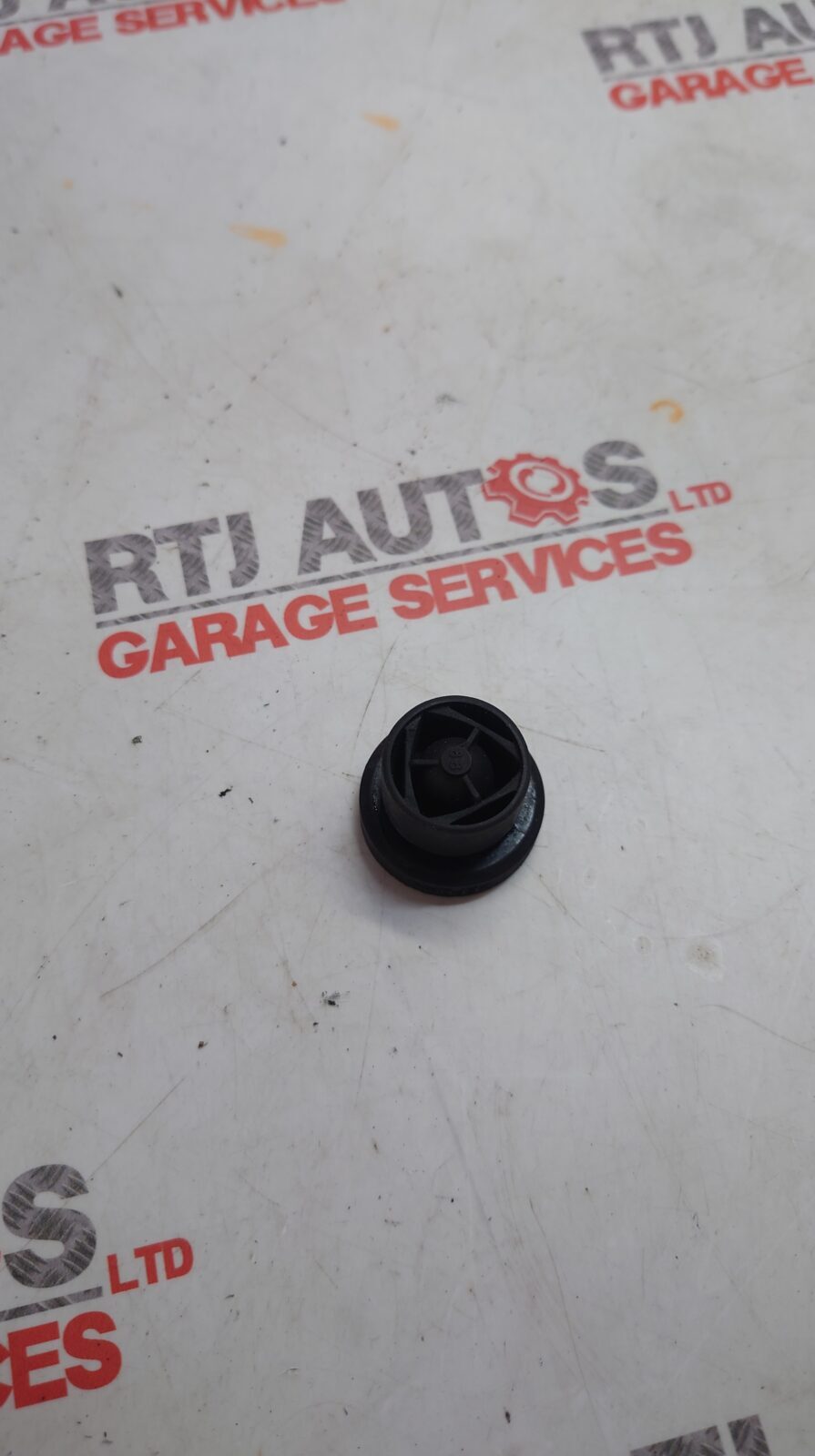 Saab 95 9-5 93 9-3 2003-2011 TID Engine Cover Rubber Bung Inserts X4
