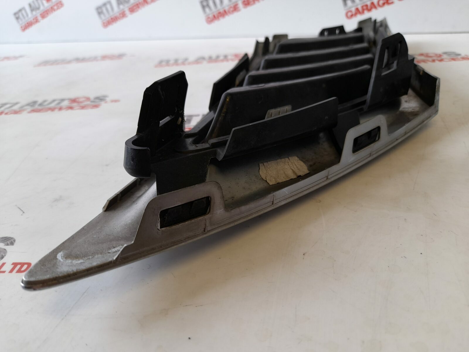 Saab 9-3 93 07-12 Driver Side Front Grille 12765504 12765506 12769755
