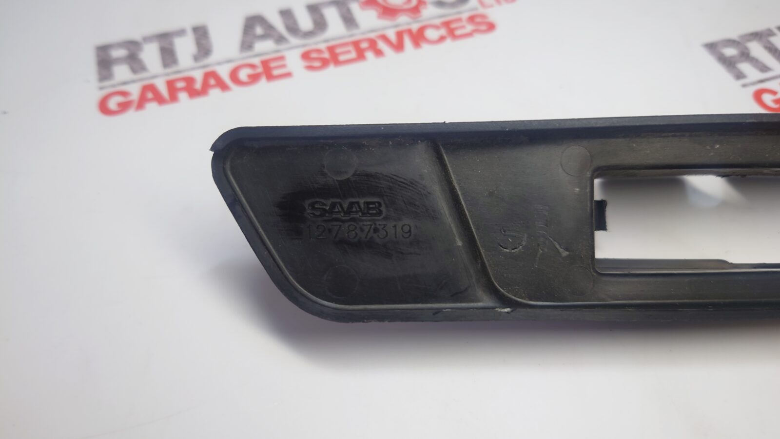 Saab 9-3 03-11 Tailgate Boot Lock Catch Cover 12787319