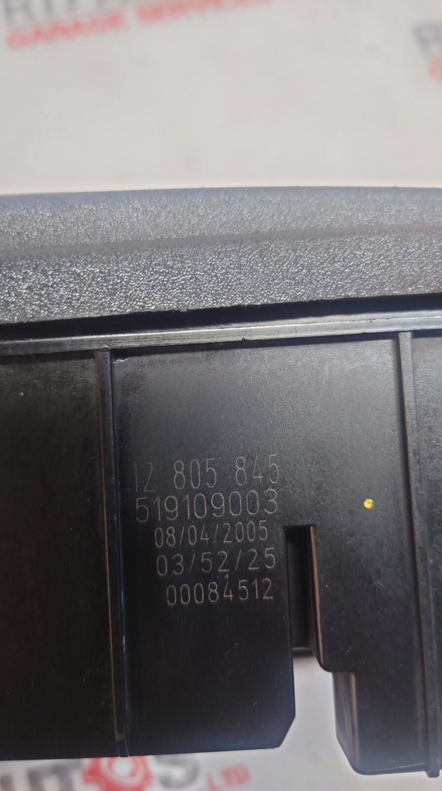 Saab 93 9-3 03-11 Z19dt Z19dth Engine Bay Fuse Box 12805845