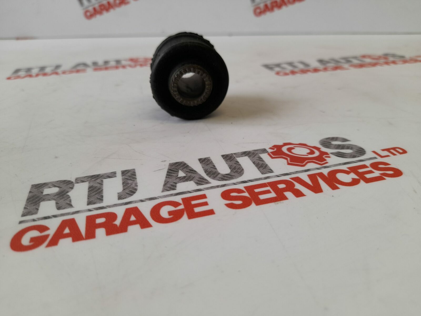 Genuine Saab 9000 Suspension Stabiliser Bar Bearing Bushing (Pair, x2) 8952749
