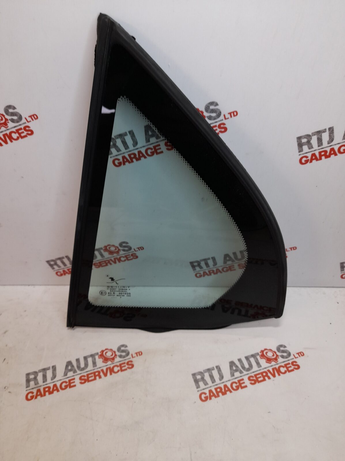 Saab 93 9-3 4D Left Passenger Nearside Rear 1/4 Window Glass 12804489