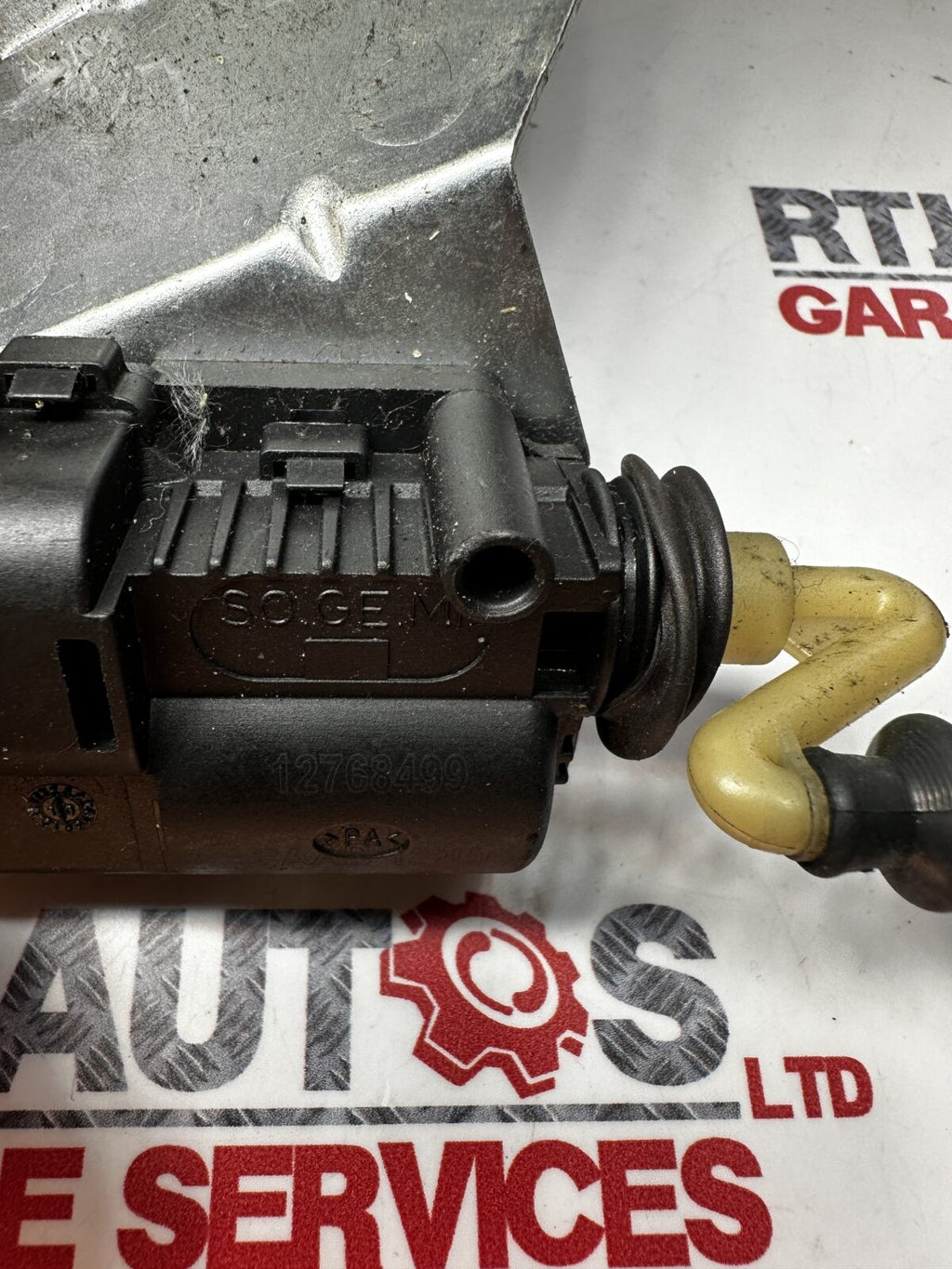 SAAB 9-3 93 (03-Onwards) 4D 5D Petrol Tank Hatch Motor With Bracket 12768499