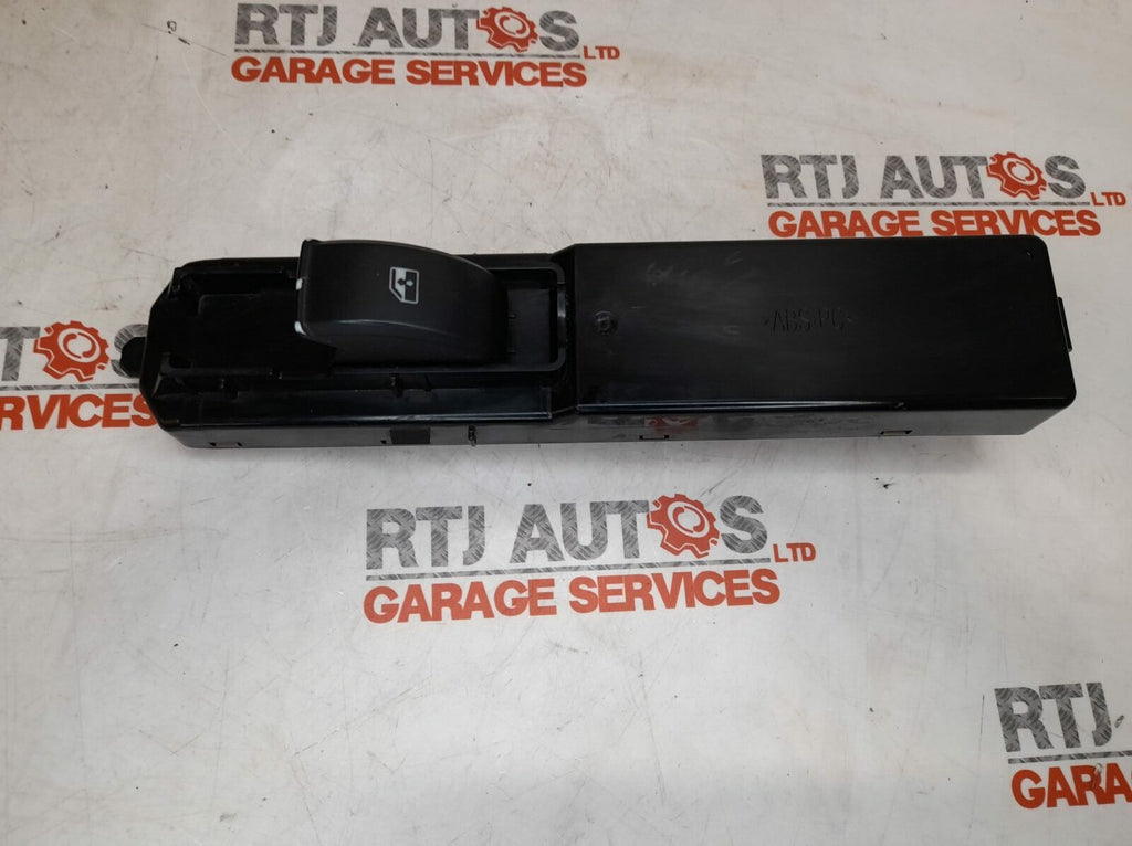Saab 93 9-3 03-06 Passenger Front Switch Pack with Finger Protection 12772021