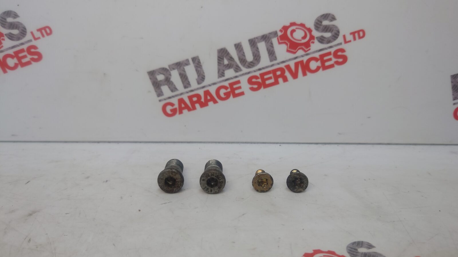 Saab 93 9-3 03-Onwards Brake Disc Retaining Screw Set (2X Front + 2X Back)