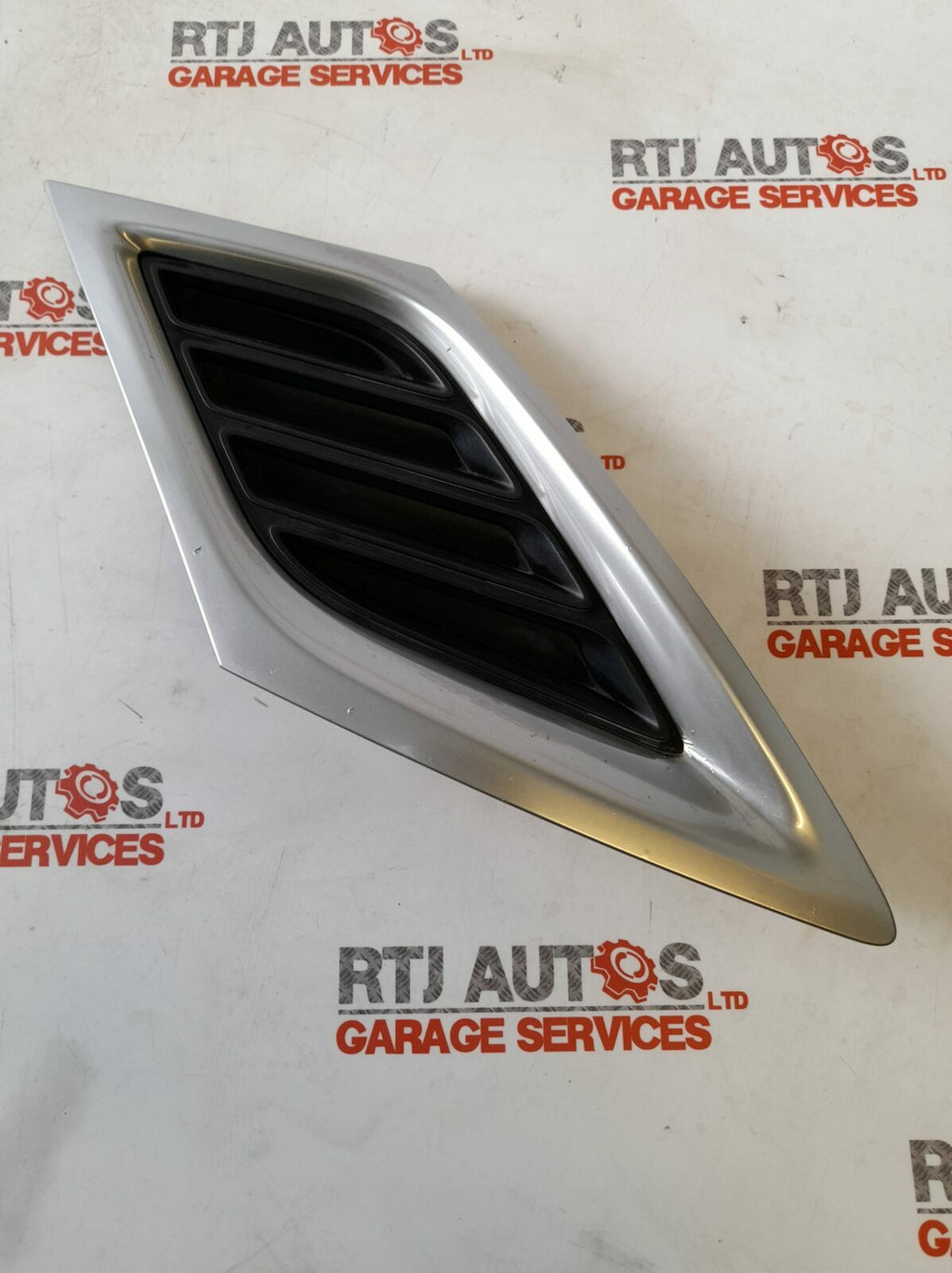 Saab 9-3 93 07-12 Driver Side Front Grille 12765504 12765506 12769755