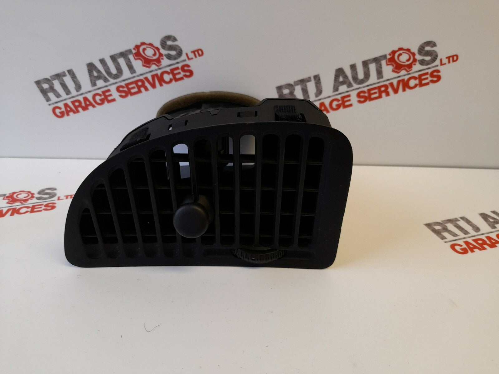SAAB 9-3 93 2004-2012 O/S RIGHT DRIVER SIDE DASH HEATER AIR VENT 12804034 BLACK