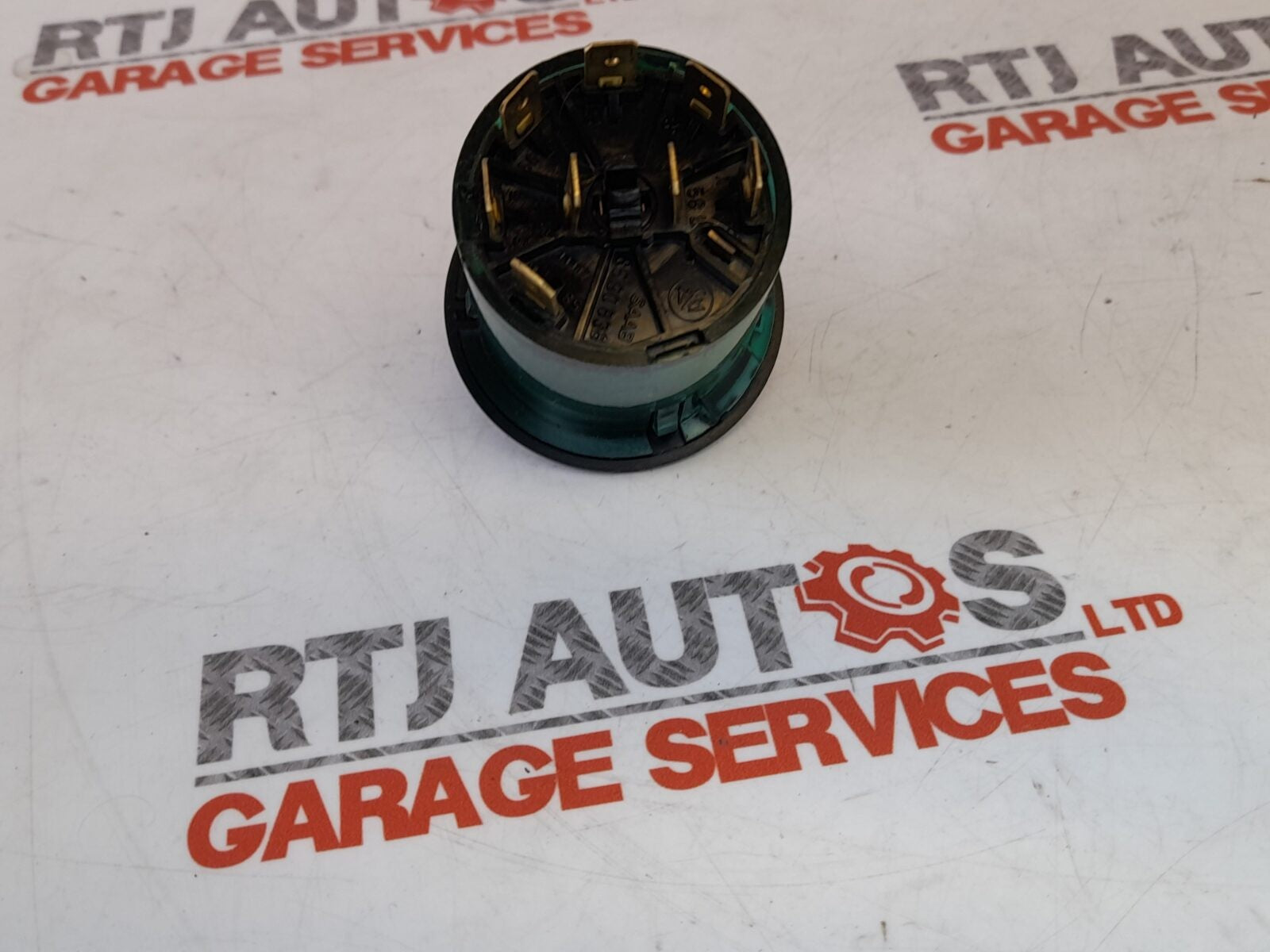 SAAB 9-3 (98-02) 900 (86-98) 9000 Headlight Switch 8590838