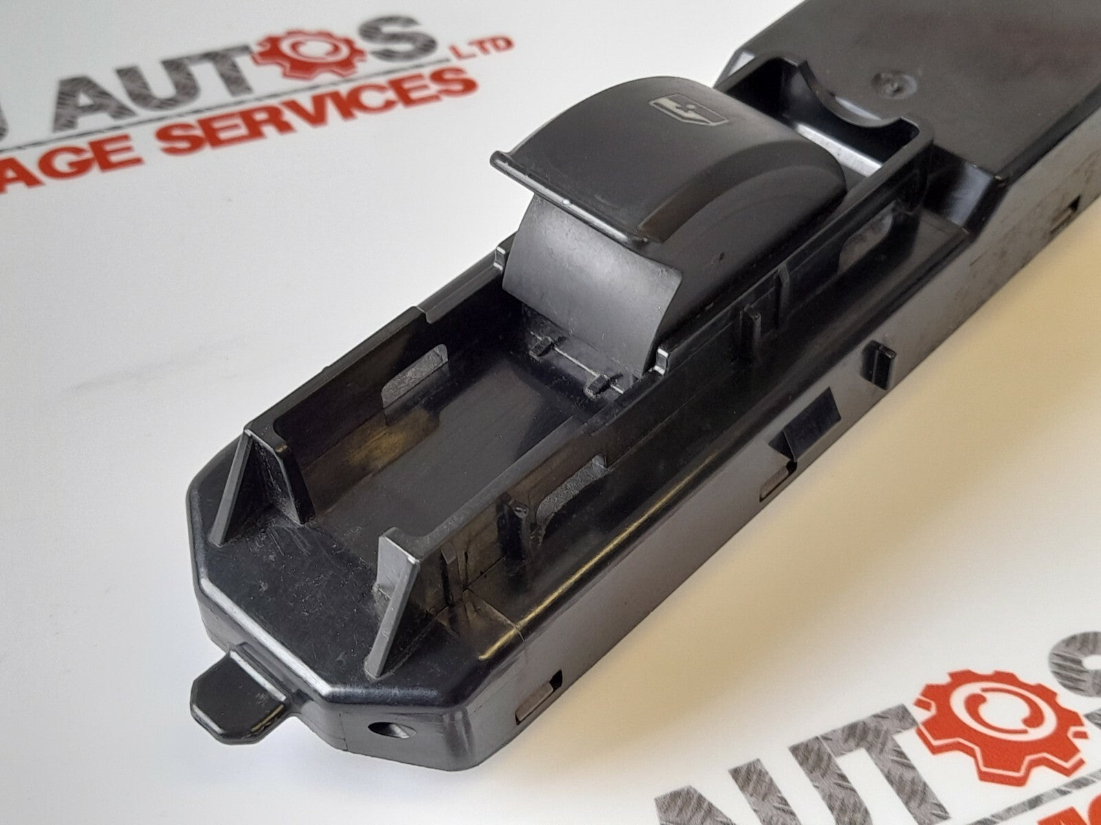 Saab 93 9-3 03-05 Nearside Front Switch Pack w/out Finger Protection 12764035