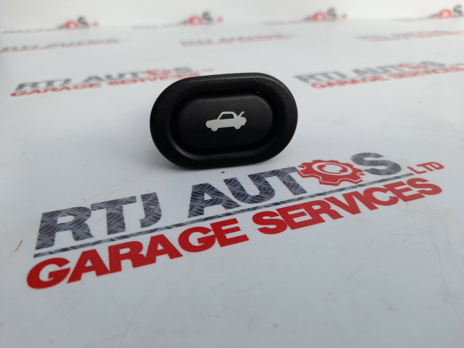 SAAB 900 9000 93 95 RHD Boot Tailgate Release Switch 4733457